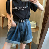 Jeans mit hoch aufgerollter Taille und Shorts